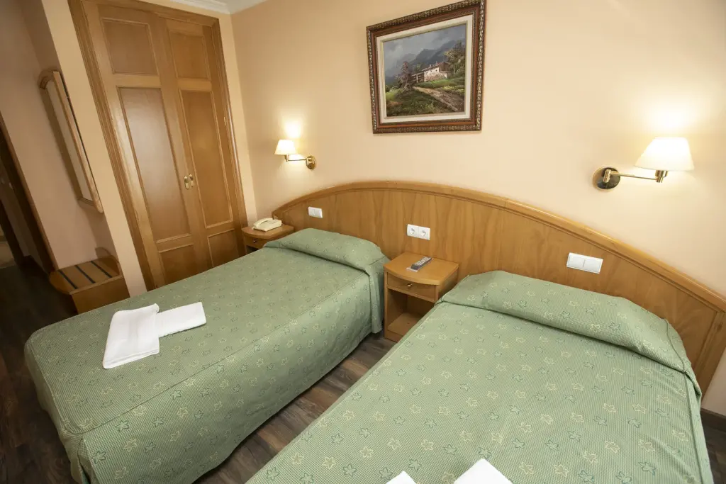 habitacion doble twin hotel payro milladoiro