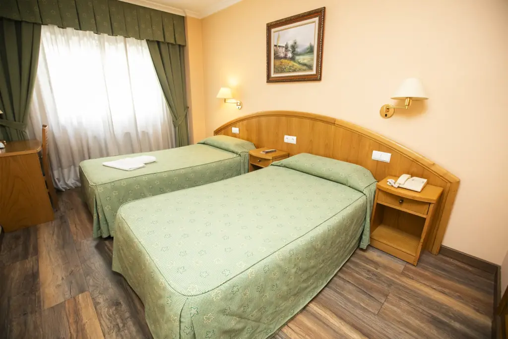 habitacion doble twin hotel payro milladoiro 5