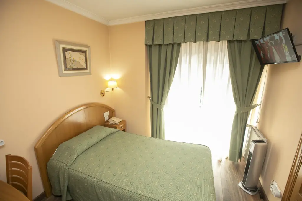 habitacion individual hotel payro milladoiro 01
